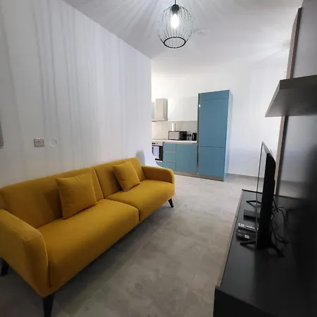 St Julian Apartment *